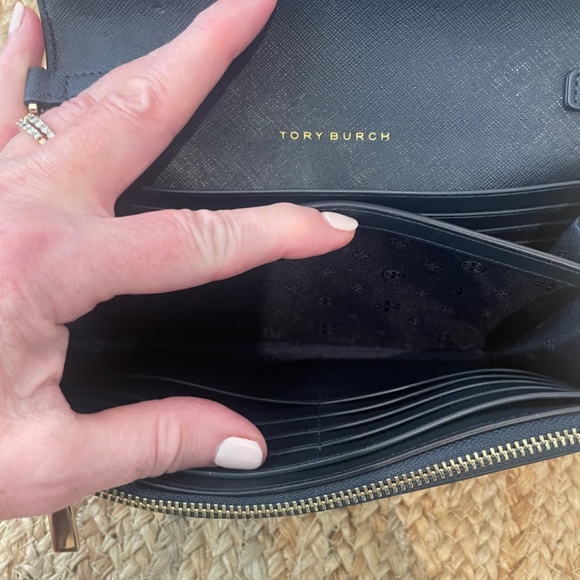 TORY BURCH *NWOT* Emerson Chain Wallet Crossbody Bag in Navy with gold hardware - Picture 9 of 13